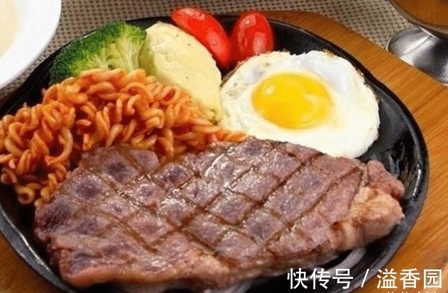 吃牛排时，旁边的生鸡蛋只是一个配菜吗？多数人是不懂装懂