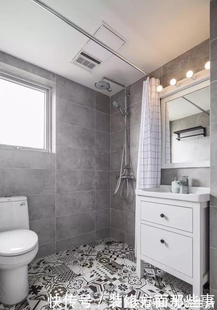 搭配|128平简约风,木色的浴室柜给卫生间增添一丝温度