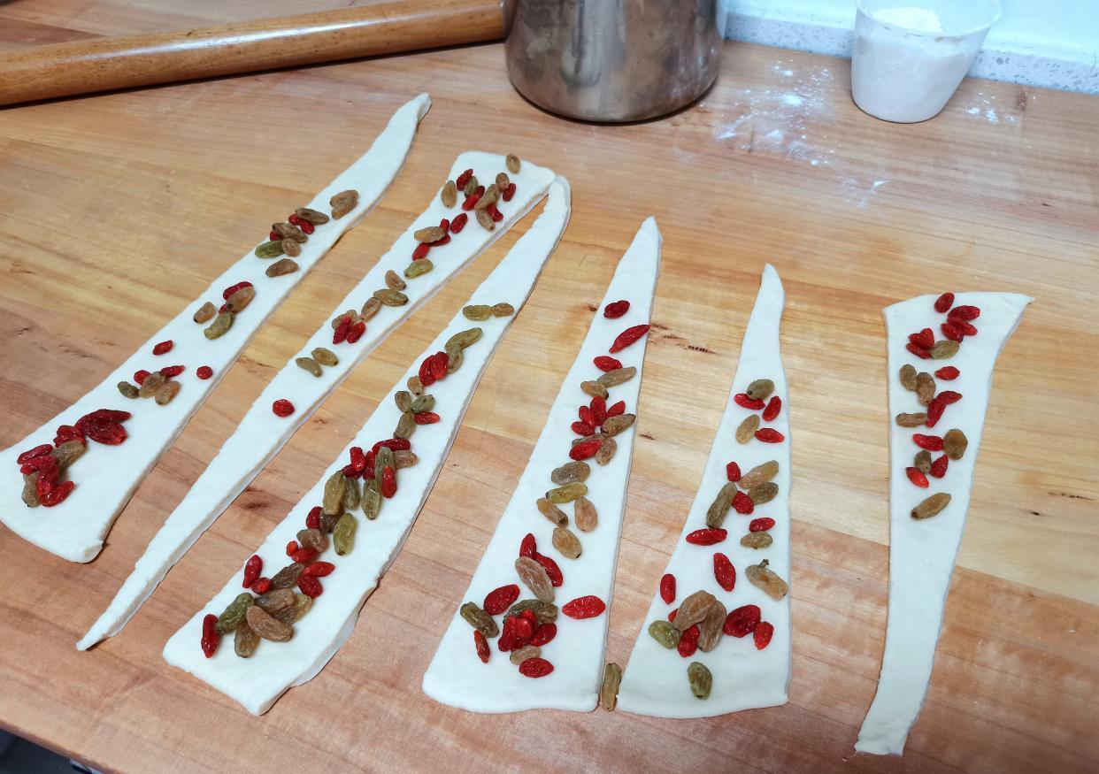 葡萄干|比面包好吃的烤花卷，外酥里软奶香味浓郁，丈夫吃了直点赞