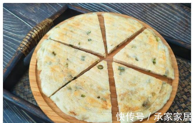 小葱|懒人早餐饼火了，面团一和，加把葱花，外酥里嫩，比吃油条香