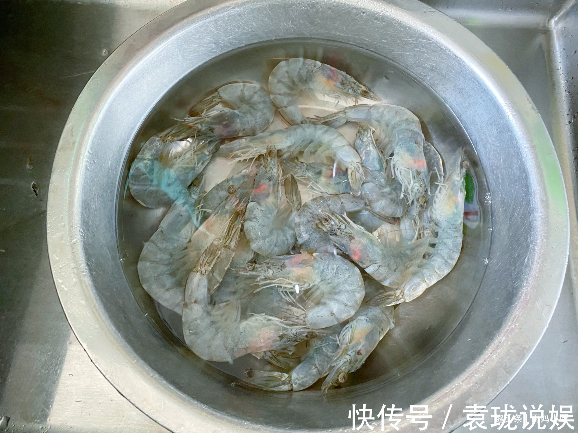 好吃|过年必做的年夜菜，不用炒不用炸，五分钟上桌鲜嫩美味又好吃