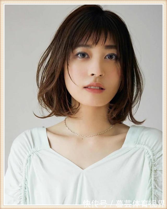 脸大|你适合披头发还是扎头发,主要取决于这3个特点,脸大更要注意