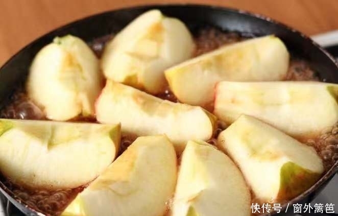 苹果和此物一起煮，失眠好了，皮肤不干了，排出体内垃圾毒素！