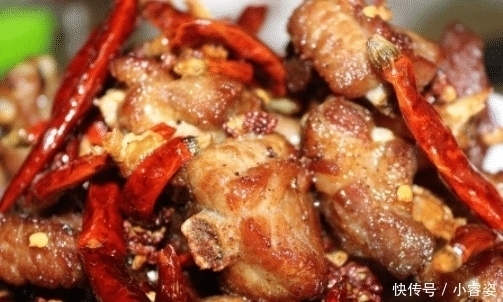 买排骨时,聪明人见到这些排骨会扭头走,“买一斤送一斤”也不要