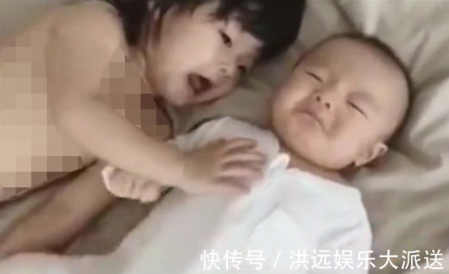 姐姐|2岁姐姐唱歌哄3个月弟弟睡觉,弟弟的反应笑翻妈妈,好萌好可爱