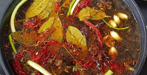 年夜饭“虎皮肘子”怎么做好吃？记住这2个诀窍，口感软烂味香