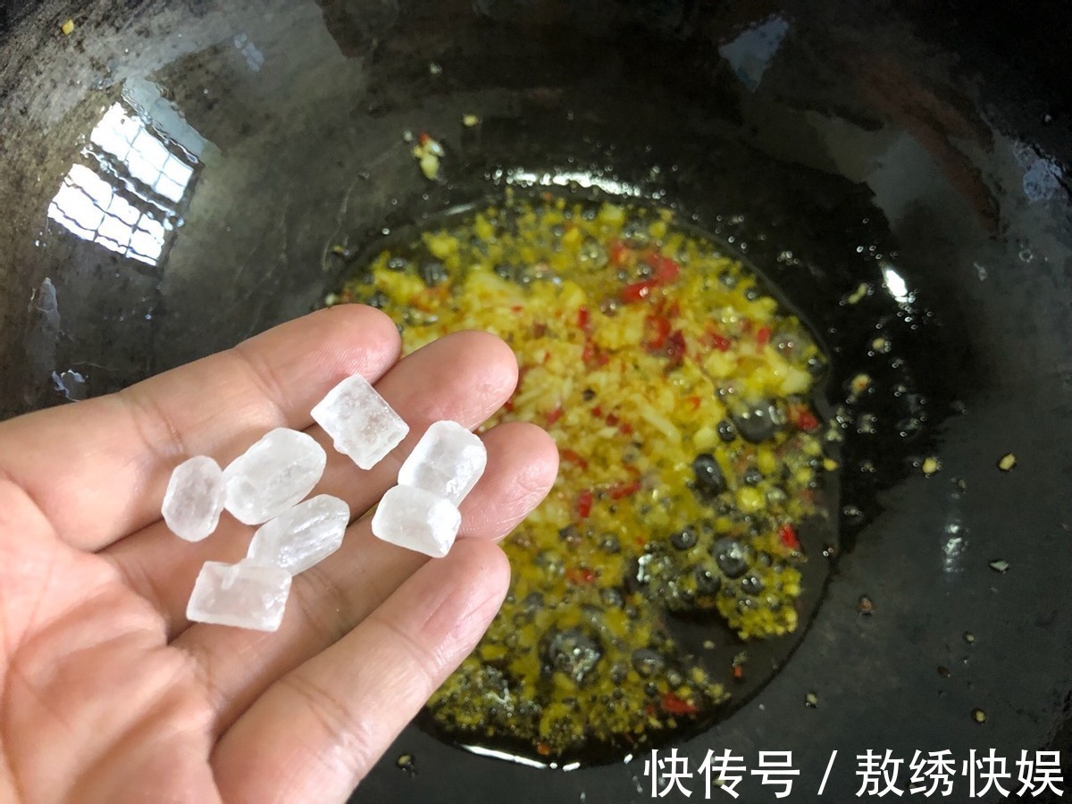 自制|自制香辣蒜香鸡爪,软糯入味,色泽诱人,好吃到舔手指