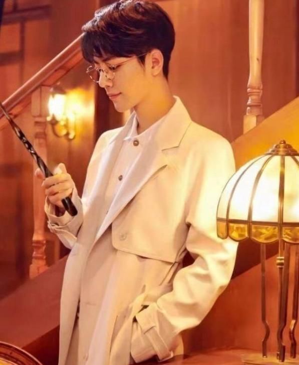 悬念|肖战星光大赏表演有悬念，或与神秘人合体演出？王一博成最大期待