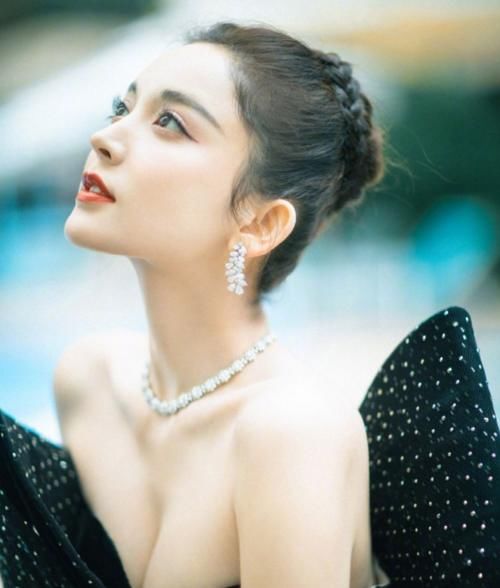 意外|意外被古力娜扎“cue”到后，戚薇的反应令人意外，这情商没谁了