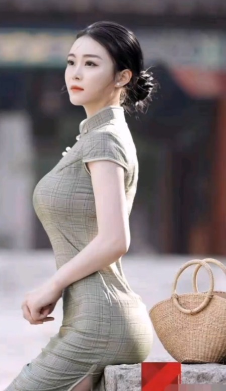 姐姐 时尚前沿窈窕“大”姐姐,包臀裙秀蜜桃臀,这感觉美极了