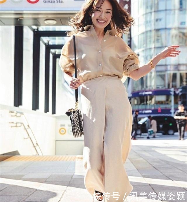 t恤|“极简风”怎么穿?日本主妇亲身示范,中年女人也能美得高级优雅