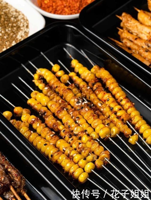 串串|暖暖的羊蝎子煲,还能快乐撸串!