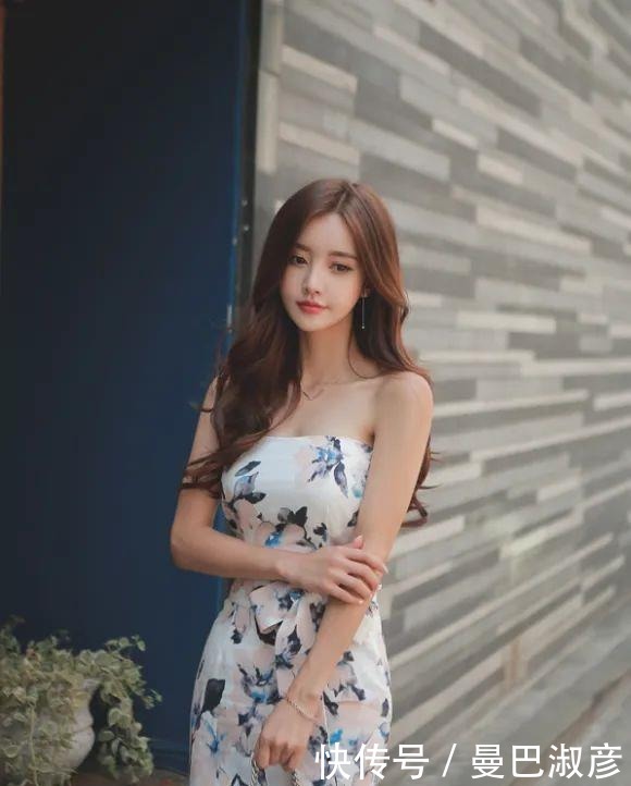 枝杈|美人美图孙允珠:油墨木槿枝杈水染雅韵抹肩裙!