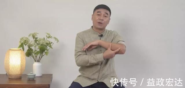 眼部|眼袋大显老10岁,每天坚持这个方法,不仅能除眼袋,还能调脾胃