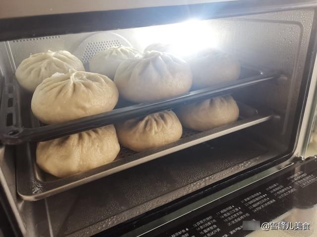 发酵|夏天这菜蒸包子清香好吃健脾胃，韭菜芹菜靠边站，暄软馅大吃不够