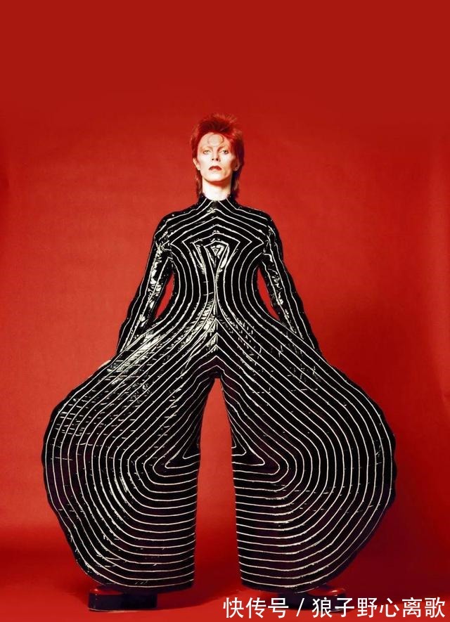 制服 日本潮流70年→时尚是反应时代的镜子!