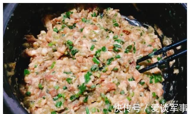 土豆牛肉焖饭|春天,多用这3种食材给孩子做菜,营养补脑,贵也别省,别不懂