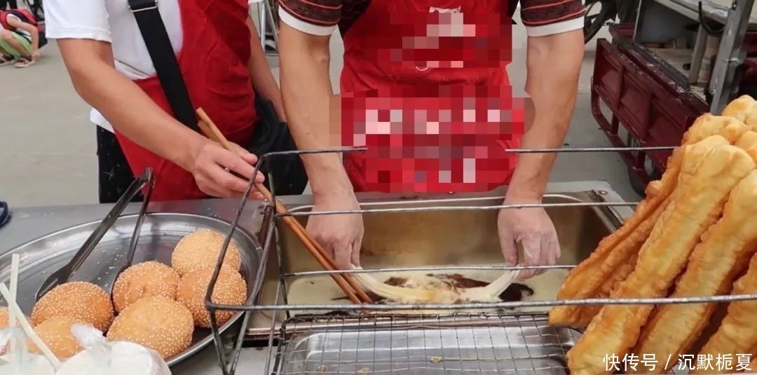 一个“2元”早餐摊，出摊5小时收入1500块，虽累却比上班强