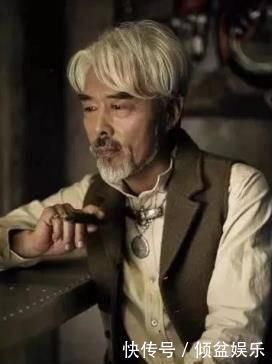 八块腹肌|70岁硬核老大爷,健身练就八块腹肌秒杀一众年轻人,网友自愧不如