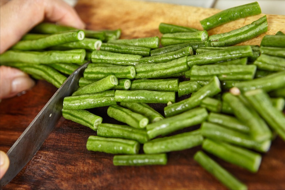 炒豆角,焯水还是过油都错了,下锅前多做1步,豆角翠绿又爽口