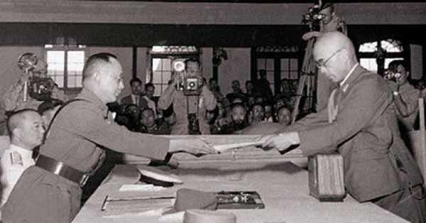 蒋介石|1945年日本投降仪式,为何蒋介石不参加,而是徐永昌和何应钦