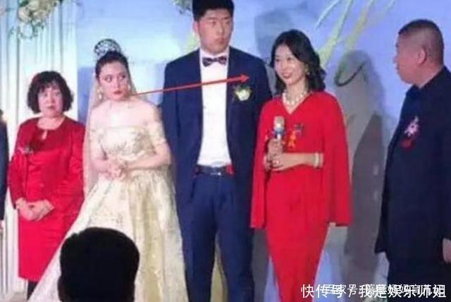 丈母娘|“超年轻丈母娘”走红,在婚宴上哭得梨花带雨,网友直言羡慕了