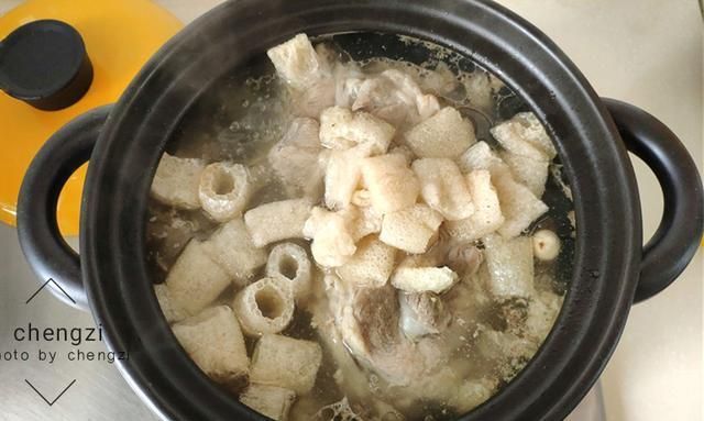 白色|秋季身体要滋润,不妨试试这汤,清润鲜美不上火,老人孩子都合适