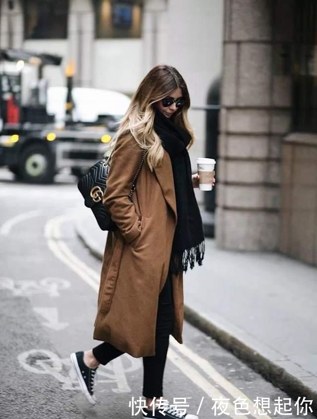 系法|喜欢穿大衣的女人,围巾建议这些“时髦系法”,脸都偷偷小一圈