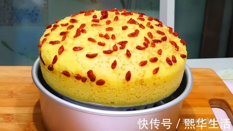 家里有红薯和面粉,就能做发糕,比蛋糕简单好吃,新手一次就成功