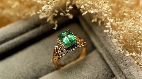 结婚是一生最幸福的过程，结婚周年礼物也是一件值得期待的