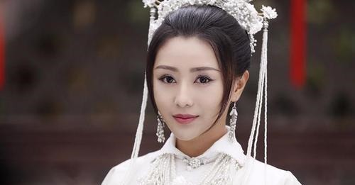 敲门|高衙内调戏林娘子,为何林冲先敲门,而不是直接踹门进去