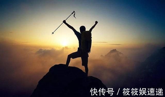 16岁男孩手写“印刷体”走红,获百万网友点赞,背后原因让人心酸