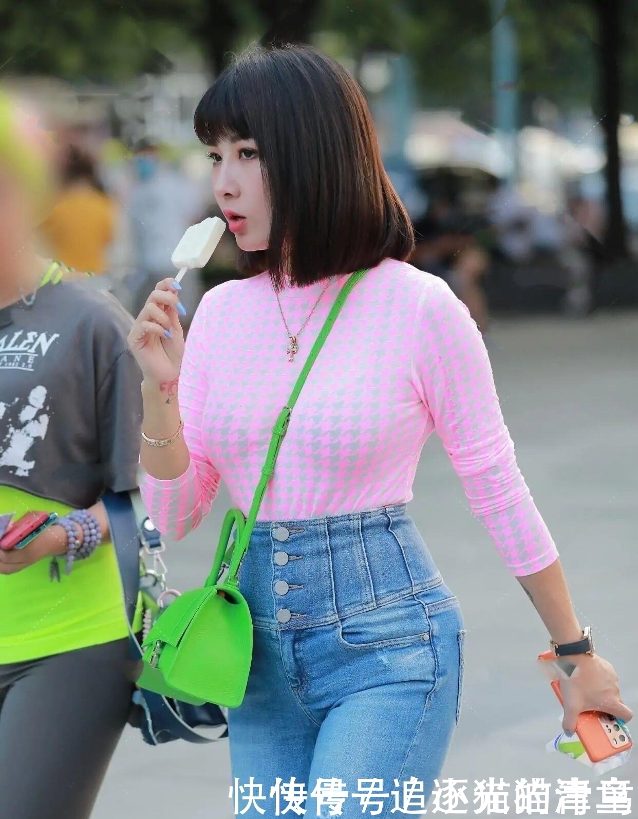 胯大腿粗|“腿粗胯大”的身材,别庆幸太早了,穿搭稍有不慎,一样很尴尬