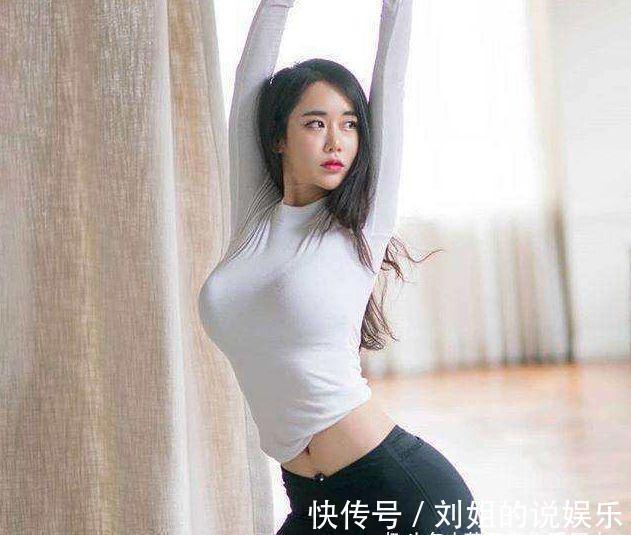 运动背心 黑色运动背心搭配黑色瑜伽裤,运动又活力满满,彰显“沙漏身材”