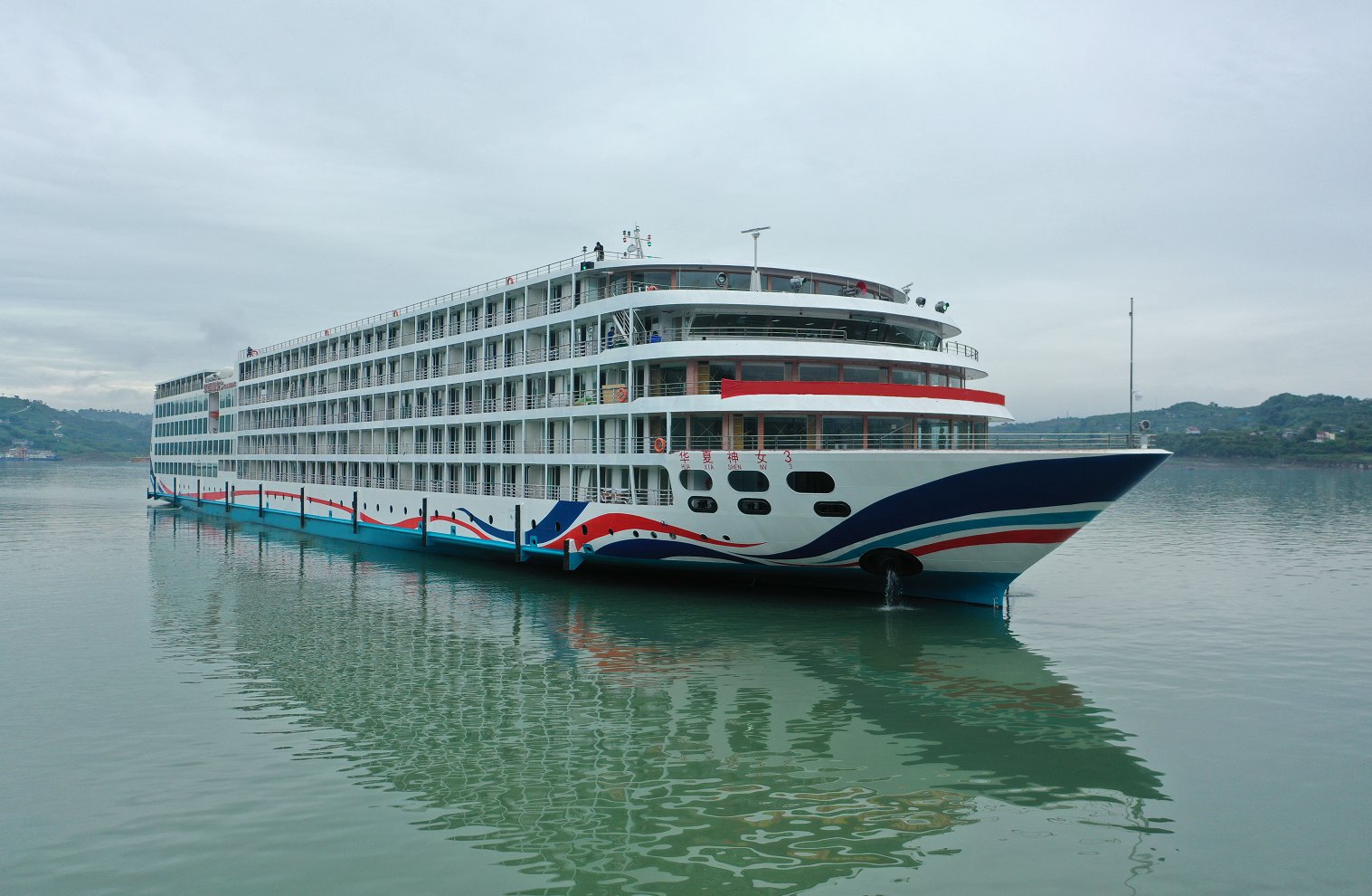 长江三峡|三峡游轮“巨无霸”——华夏神女3号＂5·20 ＂首航 这是目前长江三峡上最大有效载客量的豪华邮轮