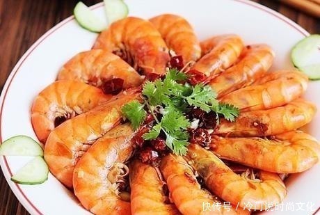 腥味|水煮大虾,放盐还是放醋牢记3个要点,虾肉鲜嫩,还无腥味