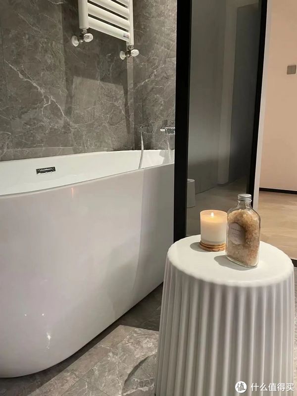 卫浴|绝！5口之家0杂物，只靠1扇门实现卫浴三分离