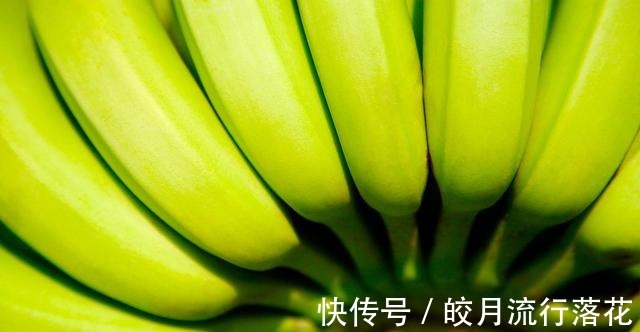 香蕉放2天就变黑水果店老板教我秘诀不易坏！