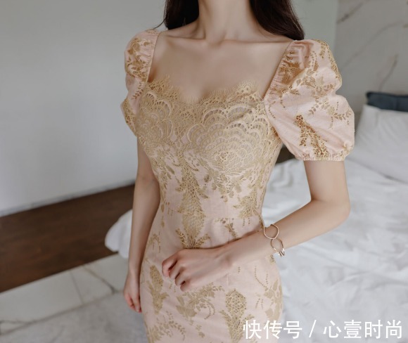 女神孙允珠的时尚搭配：奶油柠黄查理贵族立体绣花裙