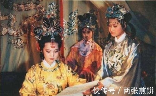 元妃|薛宝钗体形丰润，被贾宝玉称赞像杨贵妃，为何听完后她勃然翻脸？