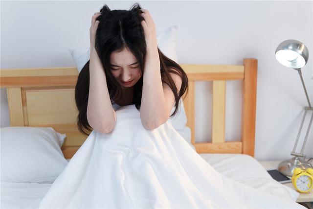 养老院|65岁老人被儿媳送进养老院,含泪喊冤没想到月子仇,你记这么久