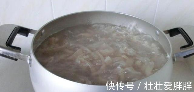 猪皮冻|做猪皮冻,记住一定不要直接熬,多做这2步Q弹不腥不腻,晶莹透亮!