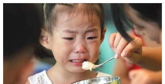 小雨|积食好像“牛皮糖”甩不掉?专业宝妈:远离3种“饭”,多喝1水