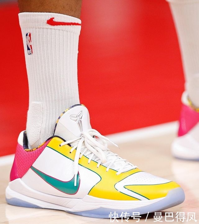 NBA球员上脚:保罗·乔治上脚PG5,欧文上脚中国年