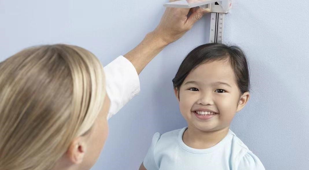 生长激素|6岁女孩身高只有104,牛奶喝得不少,可她却没有“喝对”方法
