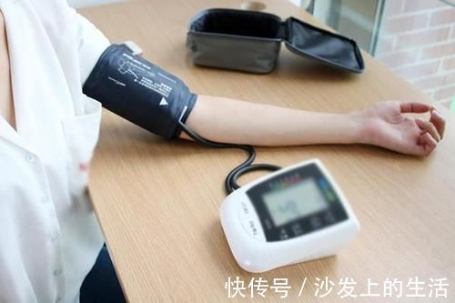 临界|年龄决定你的血压参考值?六十岁后,血压14890是否属于高血压?