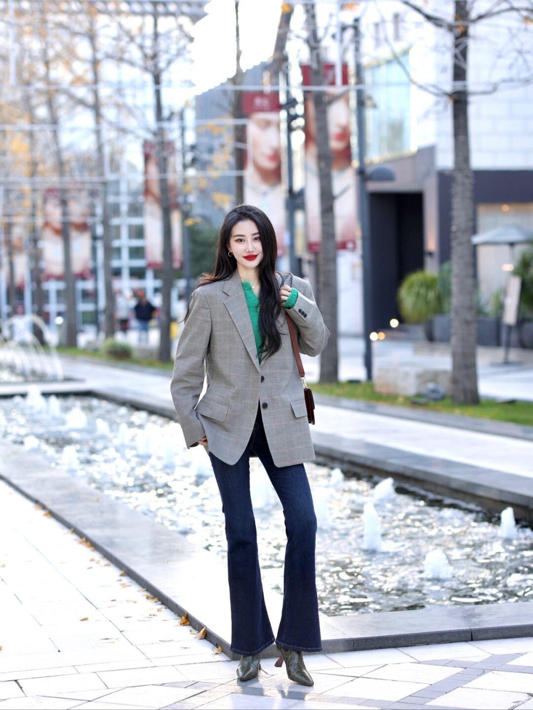 冬天|普通女生怎么穿?蓝白拼接羊羔毛外套+直筒牛仔裤,休闲又百搭!