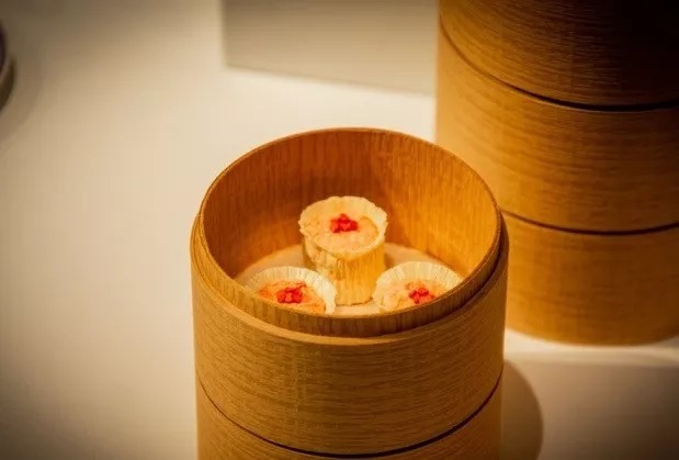 亡人|国人烧给亡人的纸扎,登上巴黎设计周,老外:中国人太浪漫了!