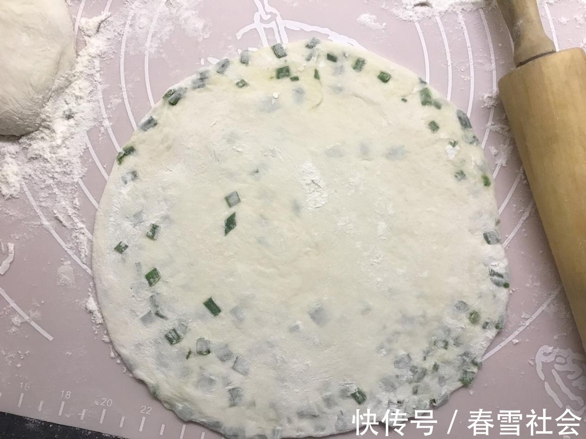 烫面葱油饼|在家制作好吃美味的葱油饼,香气四溢,健康又有营养