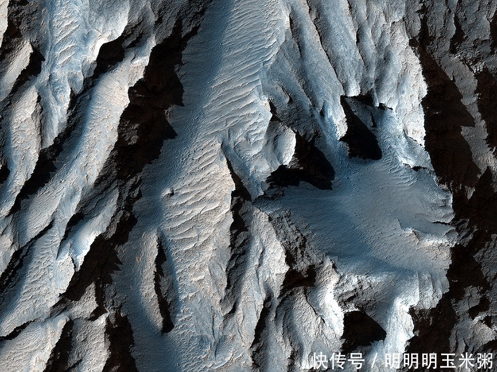这张惊人的火星“大峡谷”特写照片让我们起了鸡皮疙瘩